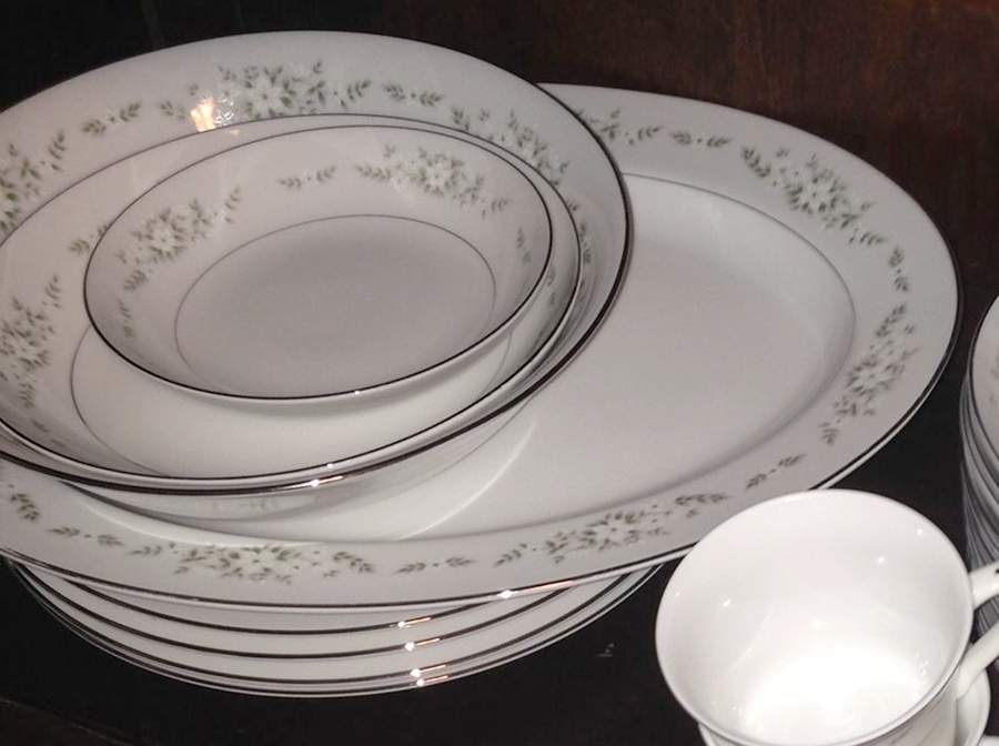 Meiko Dinner Plate by Four Crown-1