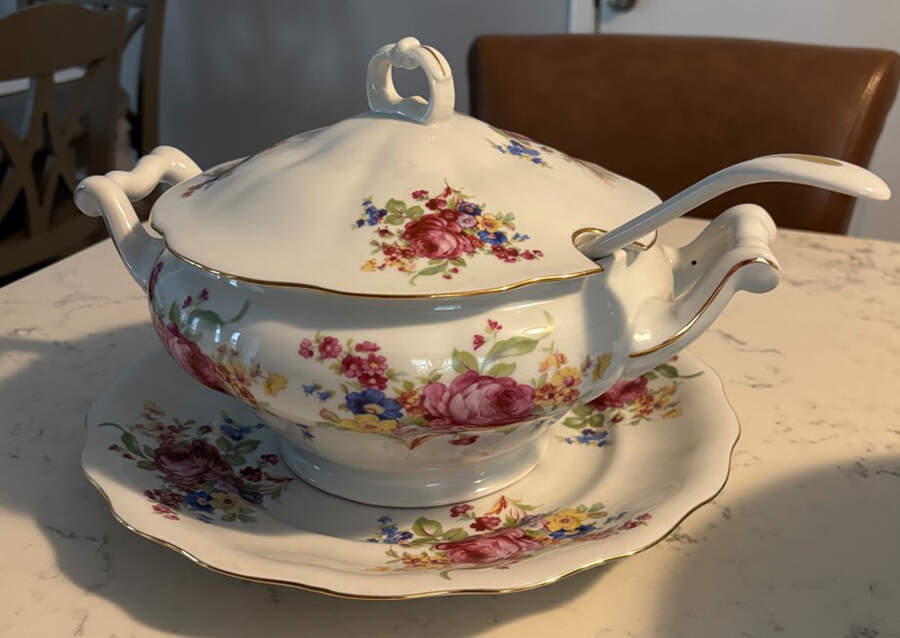 FAV91 Tureen & Lid w/Ladle & Underplate by Favolina-Karolina-1