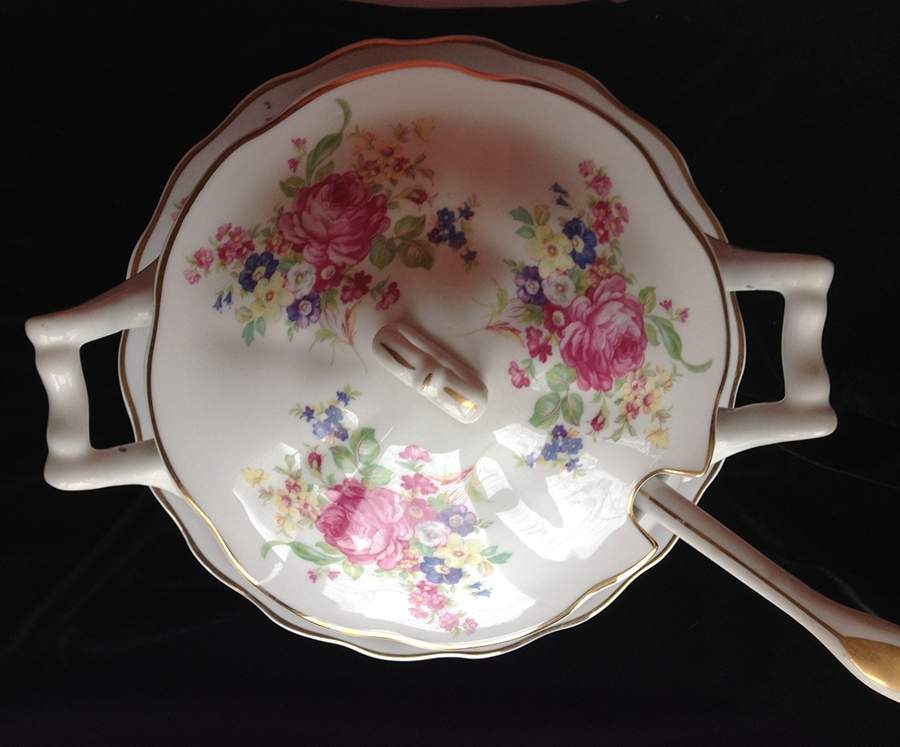 FAV91 Tureen & Lid w/Ladle by Favolina-Karolina-1