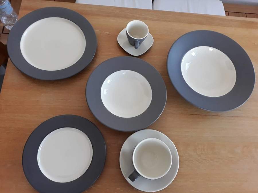 FBN2 Dinner Plate by Faria Bento-1