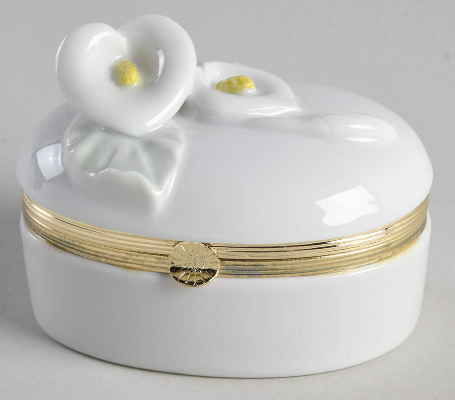 FIT169 Oval Hinged Box by Fitz & Floyd-1