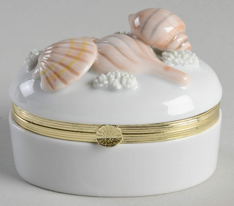 FIT169 Oval Hinged Box by Fitz & Floyd-1