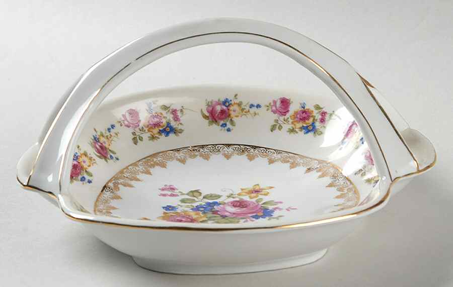 Hostess 7" Handled Basket by Gold Castle-1