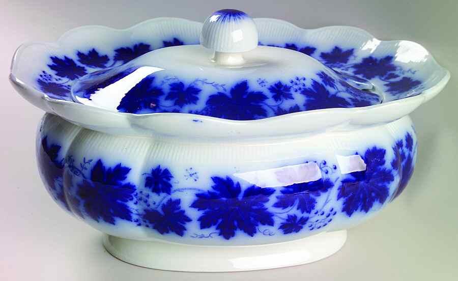 Vinranka Tureen &  Lid by Gefle-1