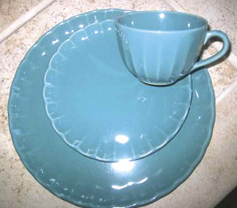 GEO116 Turquoise Dinner Plate by WS George-1