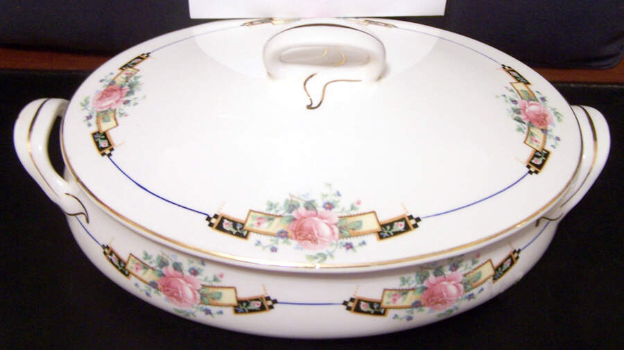 66502 Round Covered Vegetable by WS George-1