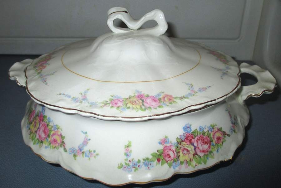 39036 Round Covered Vegetable by WS George-1