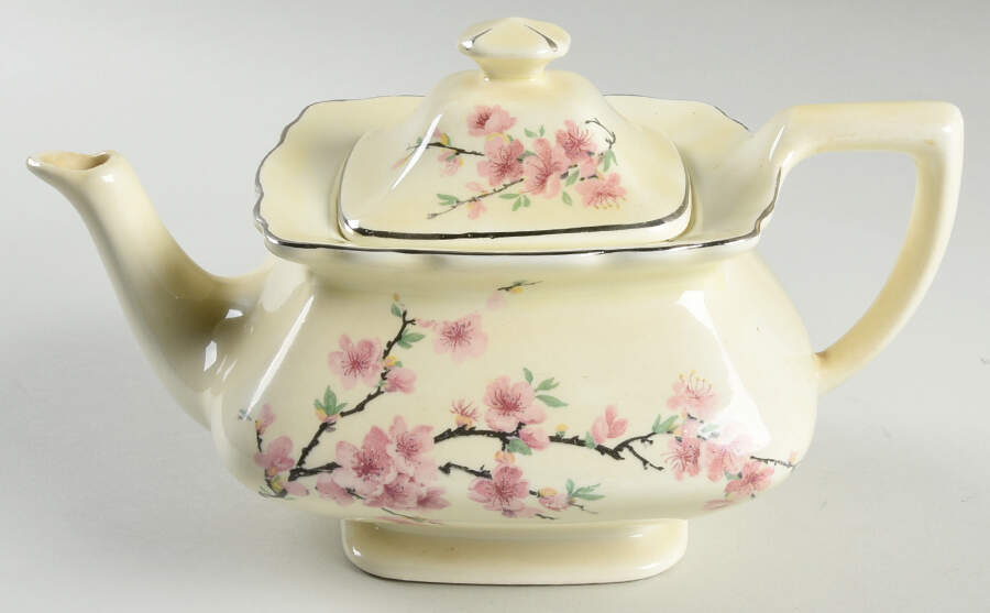 Peach Blossom (Lido, Cream, Platinum) Teapot & Lid by WS George-1