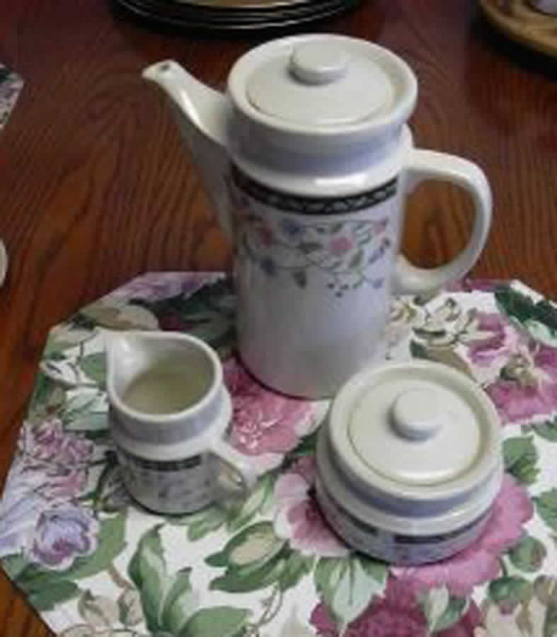 Atrium Coffee Pot & Lid by Gibson Designs-1