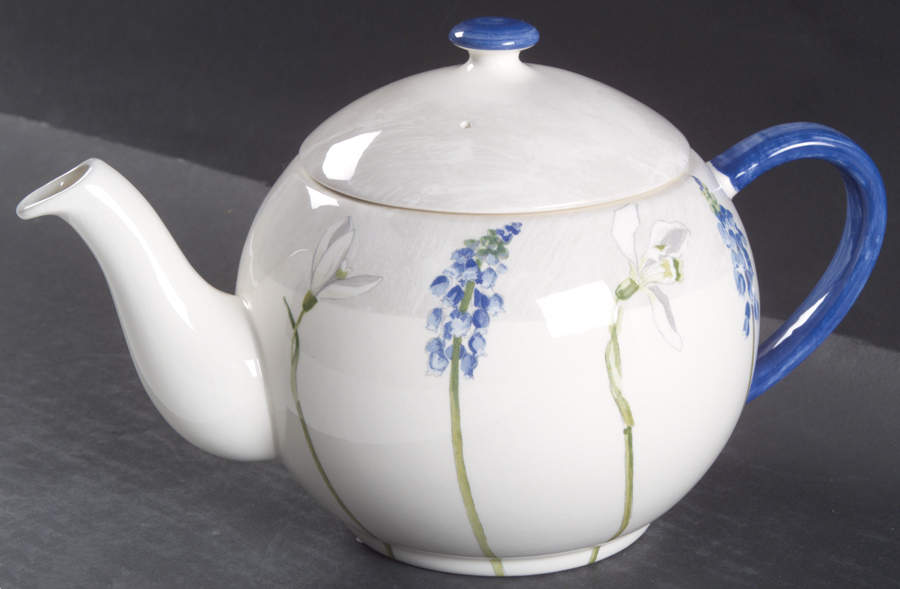 Alice Teapot & Lid by Faiencerie De Gien-1