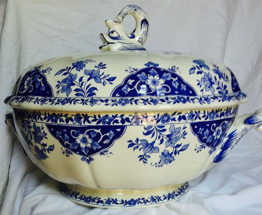 Delft Blue Round Covered Vegetable by Faiencerie De Gien-1