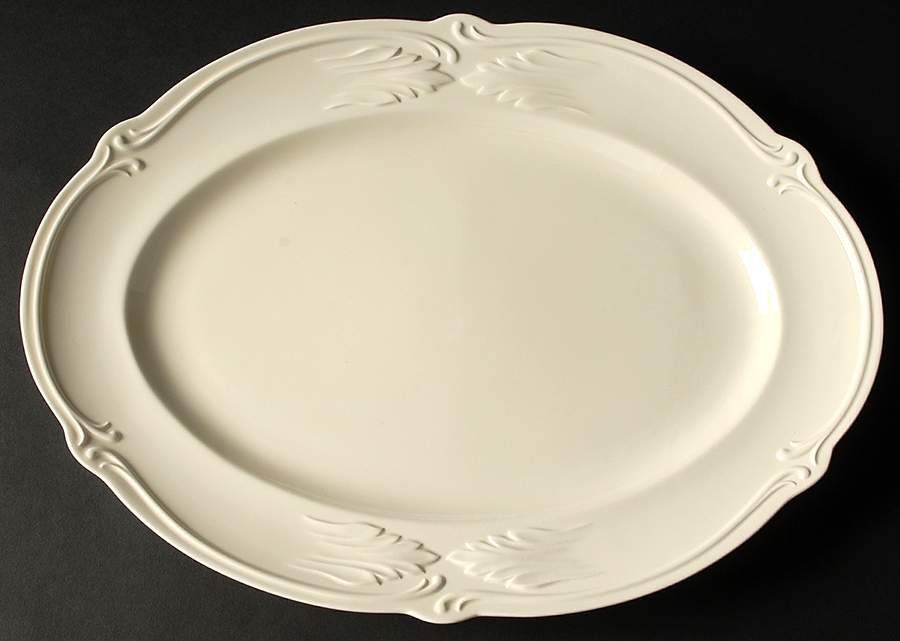 Rocaille (Cream) 15" Oval Serving Platter by Faiencerie De Gien-1