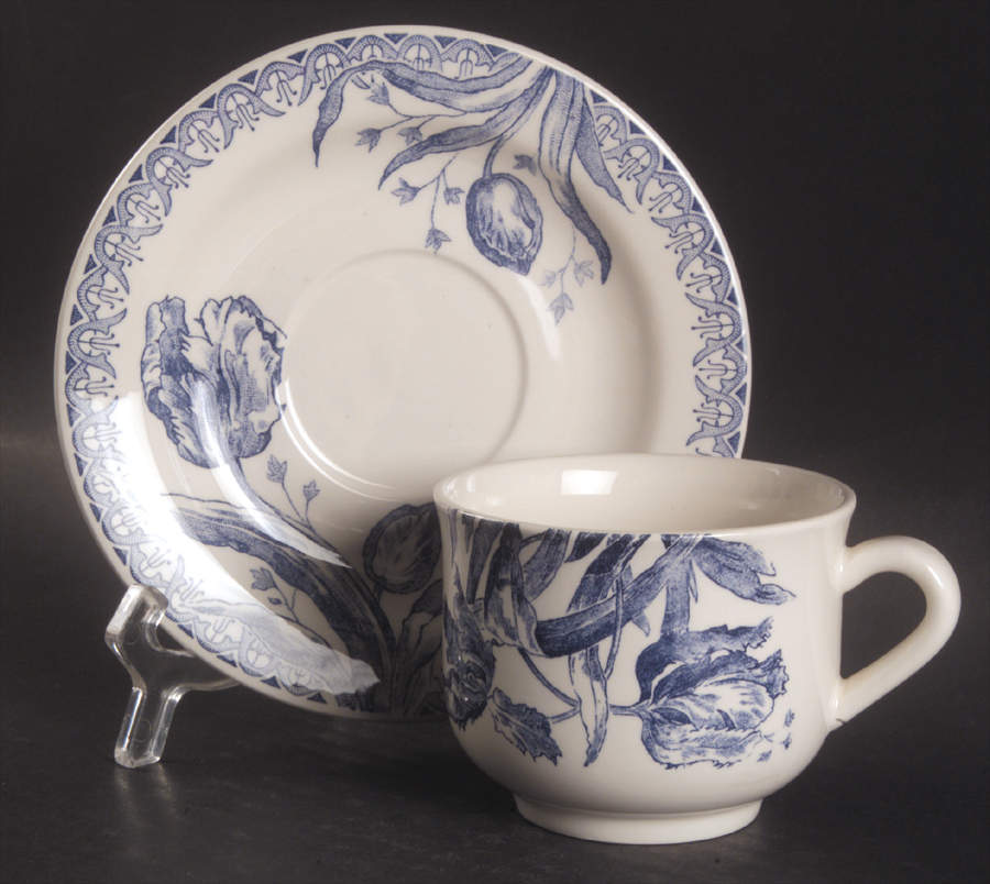 Tulipes Flat Cup & Saucer Set by Faiencerie De Gien-1
