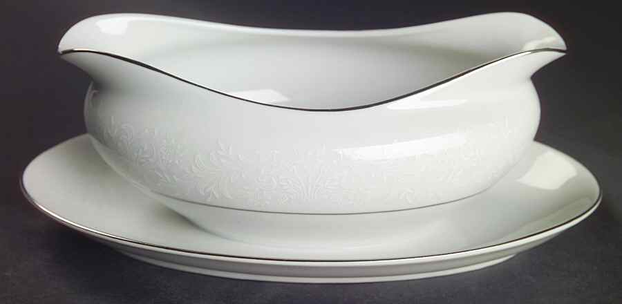 Cameo Gravy Boat with Attached Underplate by Gildhar-1