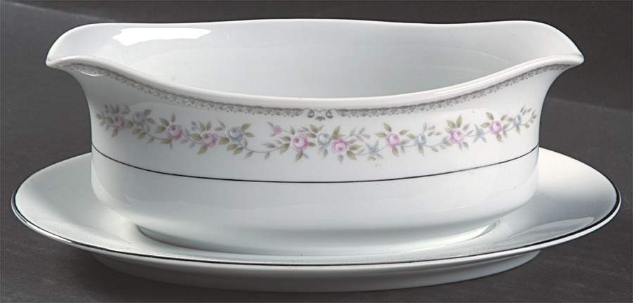 Hampton Gravy Boat with Attached Underplate by Gildhar-1