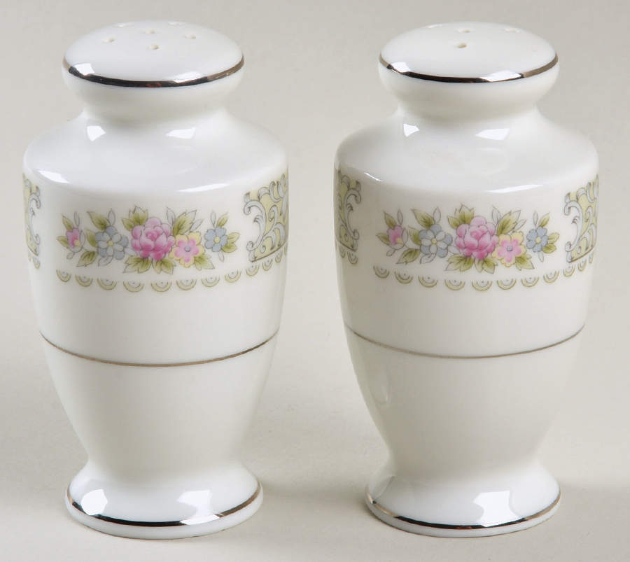 Wycliff Salt & Pepper Set by Gildhar-1