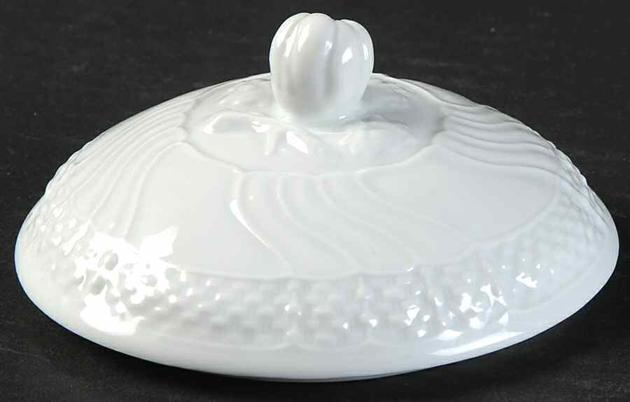 Bianco White (Vecchio Ginori Shape) Lid To Unknown Base by Ginori 1735-1