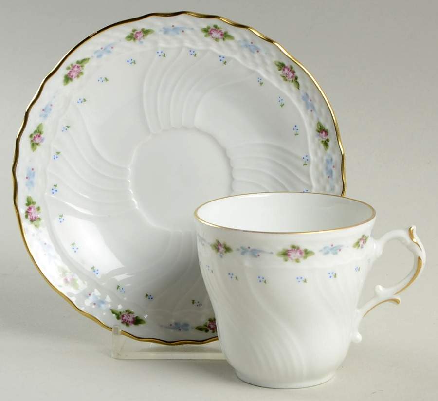 Capri (Scalloped Edge) Flat Demitasse Cup & Saucer Set by Ginori 1735-1