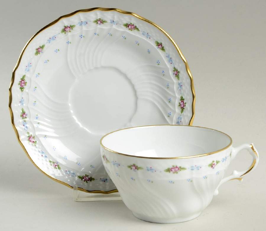 Capri (Scalloped Edge) Flat Cup & Saucer Set by Ginori 1735-1