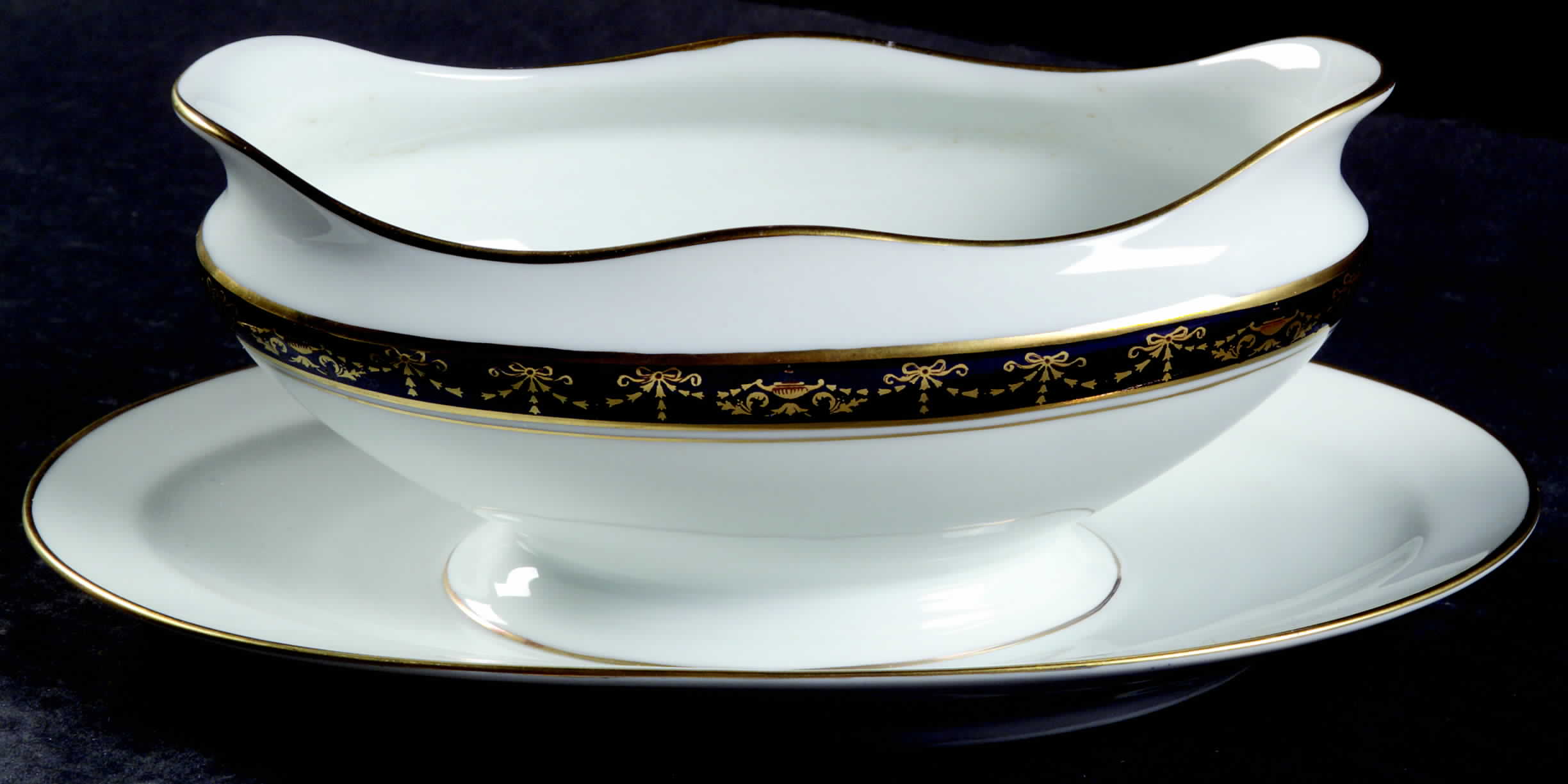 Castello Gravy Boat with Attached Underplate by Ginori 1735-1