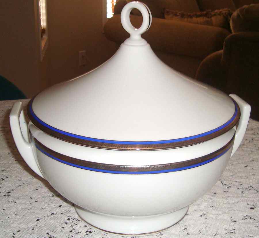 Danube Round Covered Vegetable by Ginori 1735-1