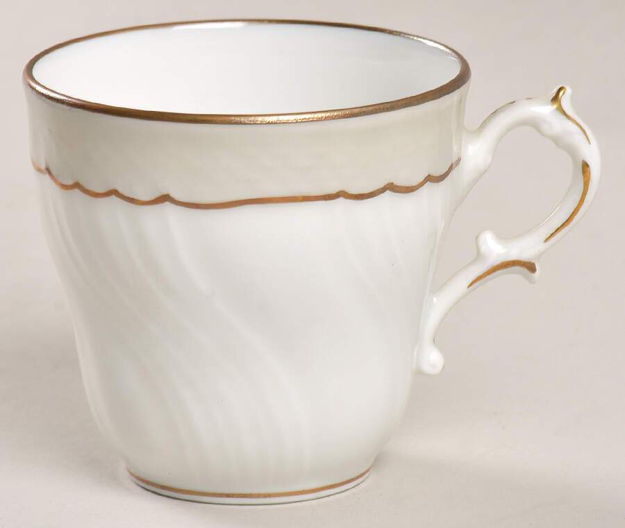 Eminence Flat Demitasse Cup by Ginori 1735-1