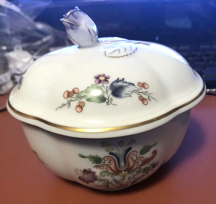 Ischia (Antico Doccia Shape) Oval Box & Lid by Ginori 1735-1