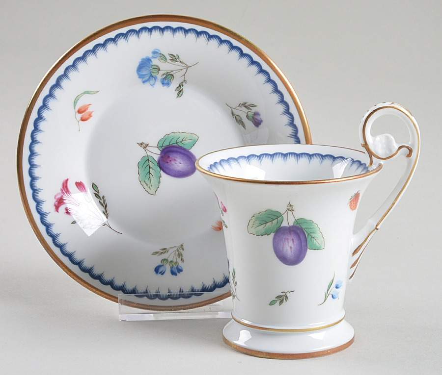 Italian Fruits (Antico Doccia) Footed Demitasse Cup & Saucer Set by Ginori 1735-1