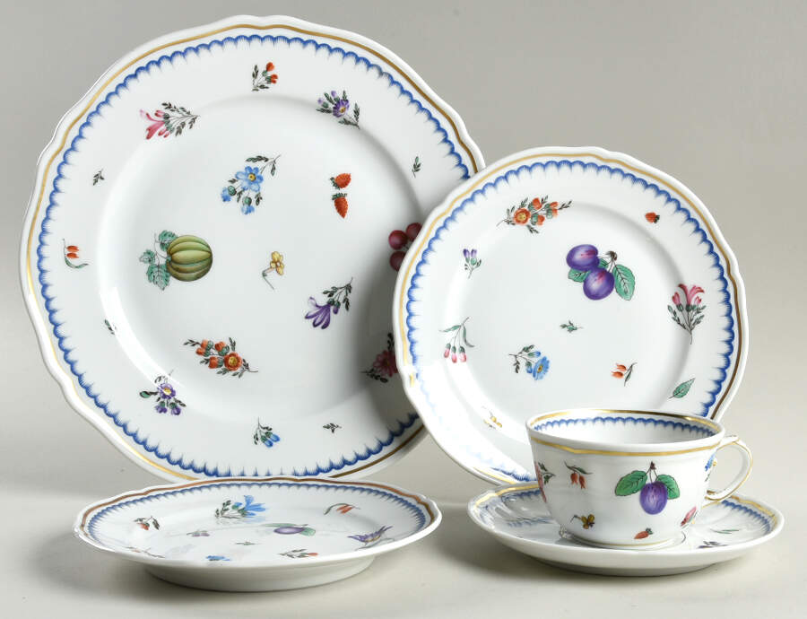 Italian Fruits (Antico Doccia) 40 Piece Estate Set by Ginori 1735-1