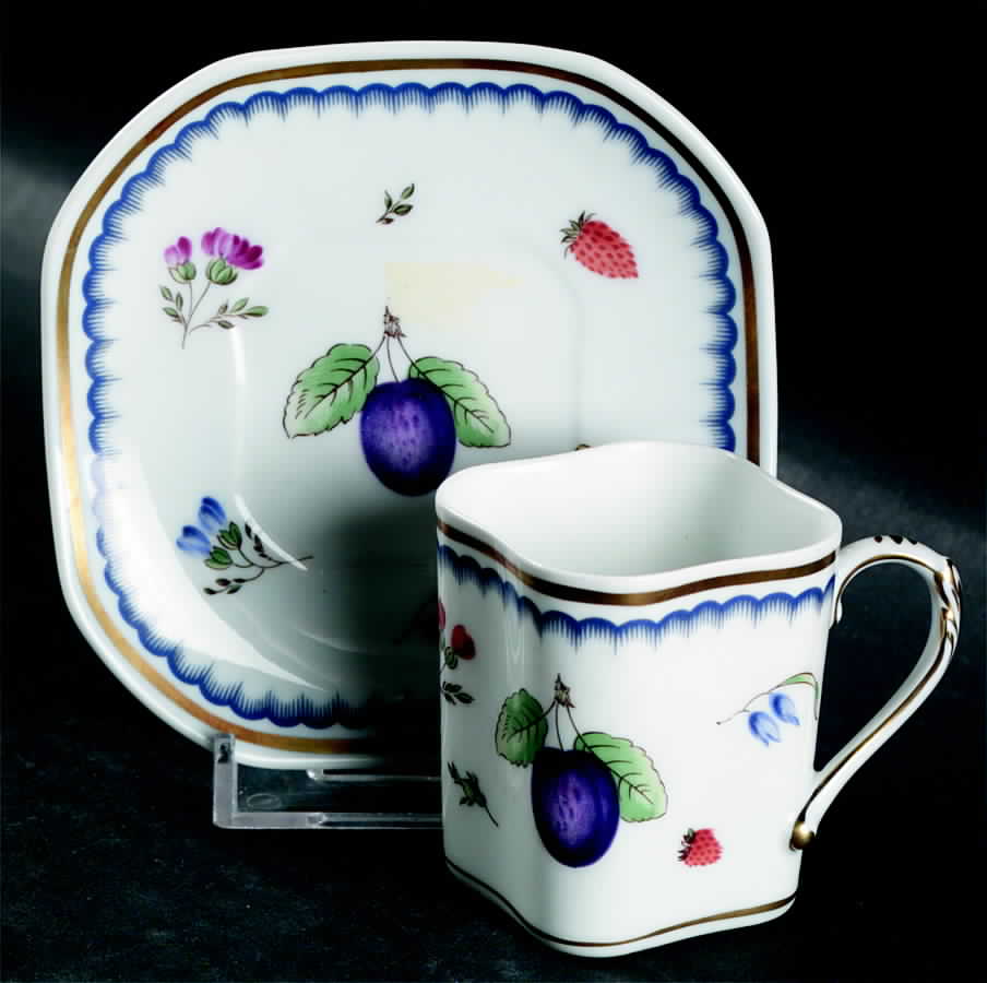 Italian Fruits (Antico Doccia) Flat Demitasse Cup & Saucer Set by Ginori 1735-1