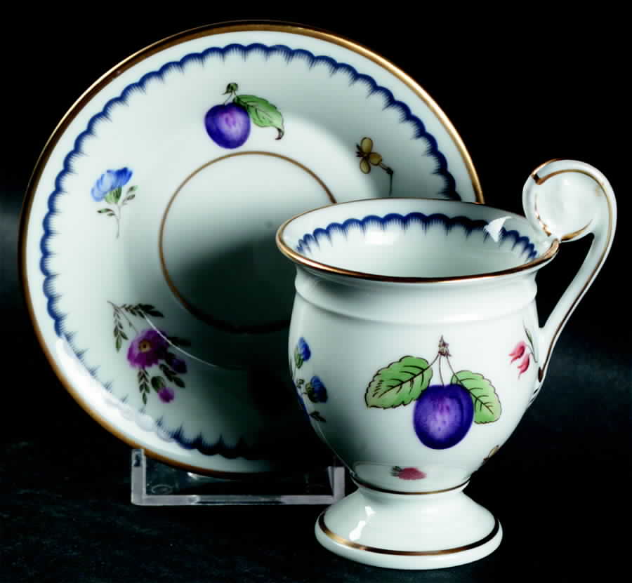 Italian Fruits (Antico Doccia) Footed Demitasse Cup & Saucer Set by Ginori 1735-1