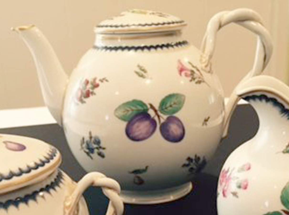 Italian Fruits (Antico Doccia) Teapot & Lid by Ginori 1735-1