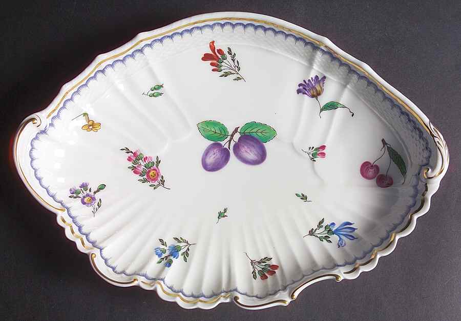 Italian Fruits (Antico Doccia) Large Oval Fluted Dish by Ginori 1735-1