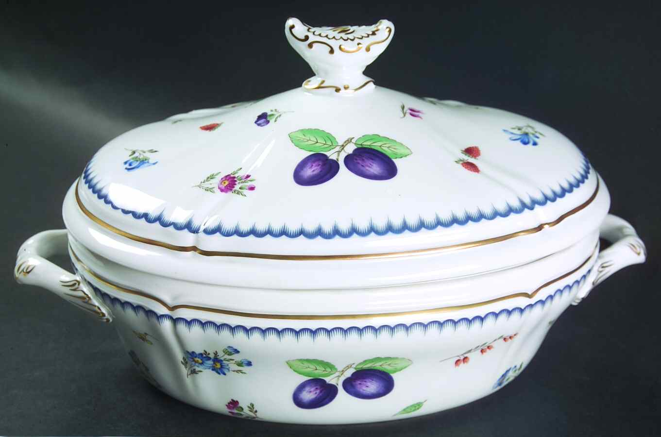 Italian Fruits (Antico Doccia) Oval Covered Vegetable by Ginori 1735-1