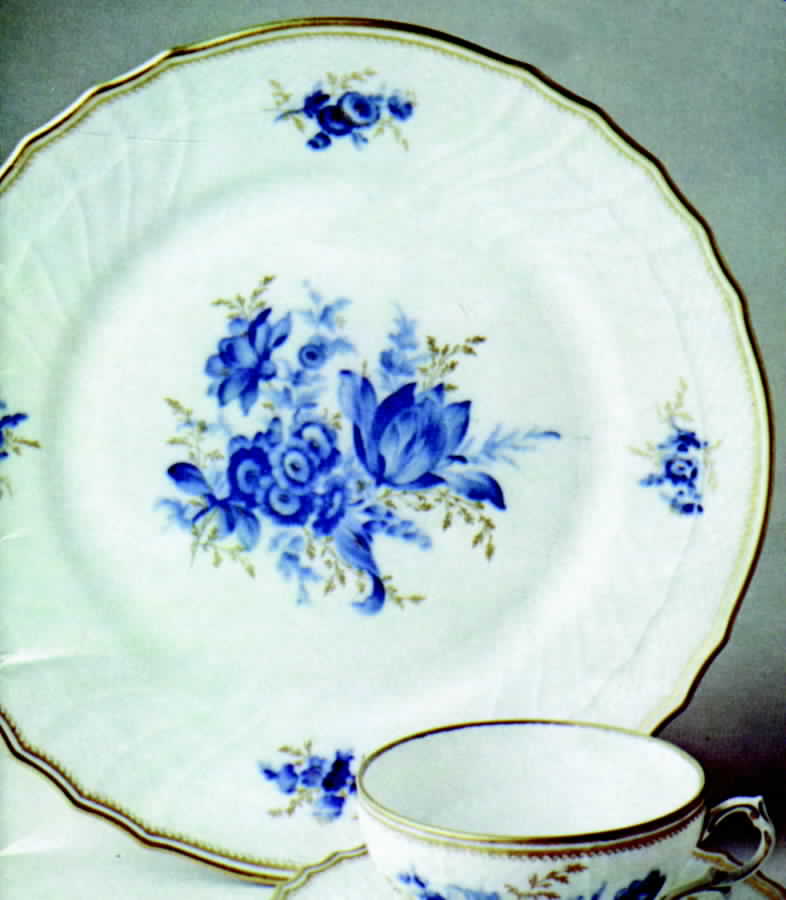Lumeggiato Oro Dinner Plate by Ginori 1735-1