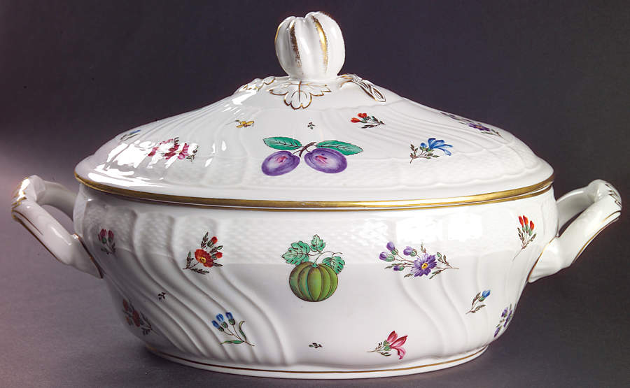 Perugia (White) Tureen &  Lid by Ginori 1735-1