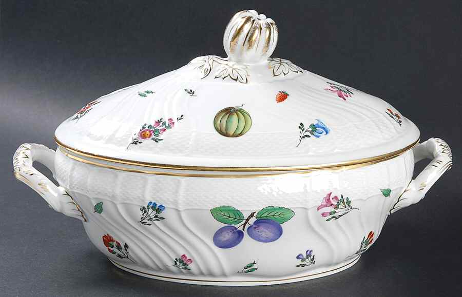 Perugia (White) Oval Covered Vegetable by Ginori 1735-1