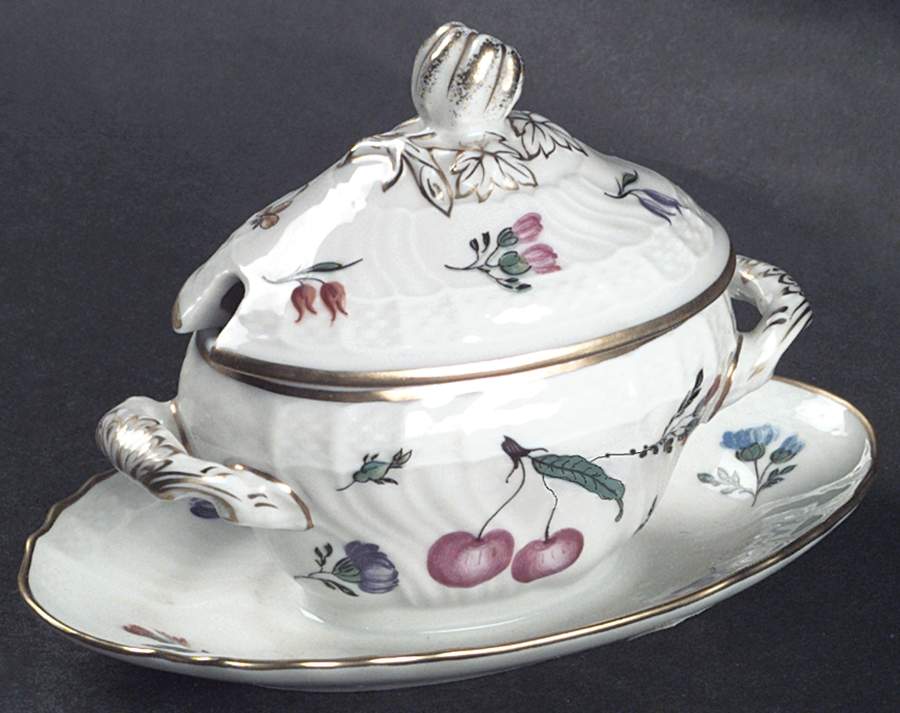 Perugia (White) Oval Mustard W/Lid & Attached Underplate by Ginori 1735-1
