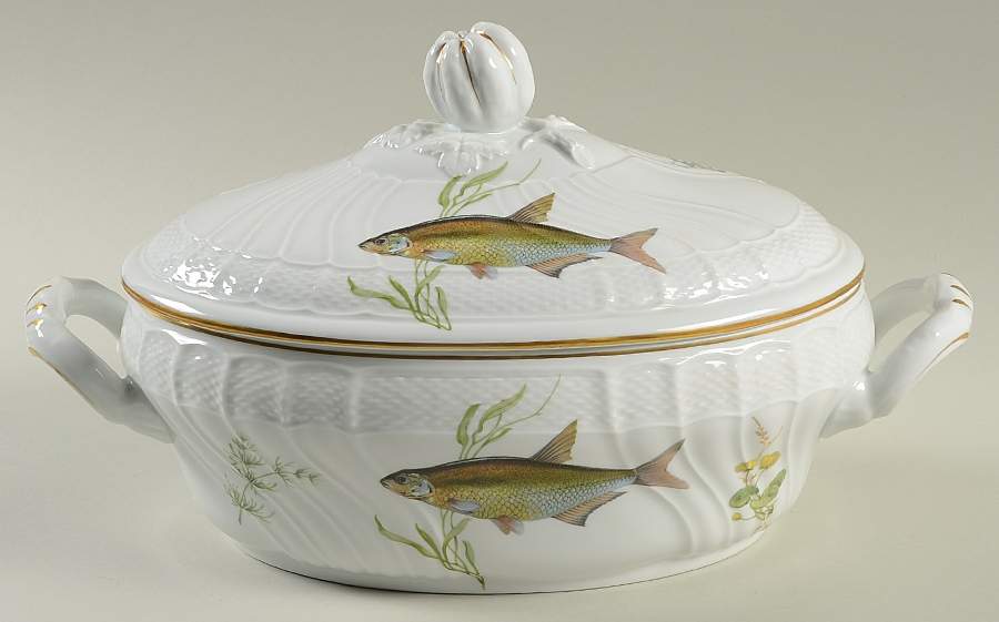Quenelle (Scalloped) Tureen & Lid by Ginori 1735-1