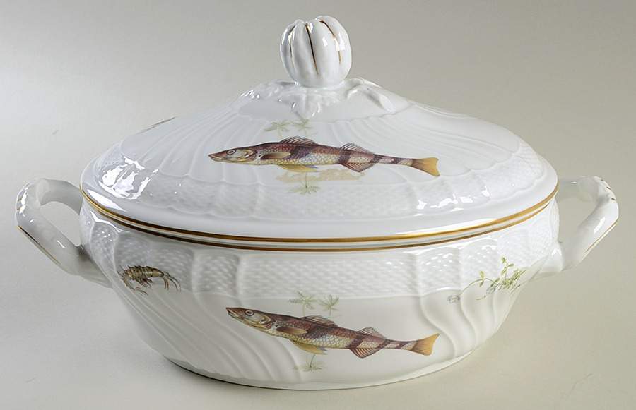 Quenelle (Scalloped) Tureen & Lid by Ginori 1735-1
