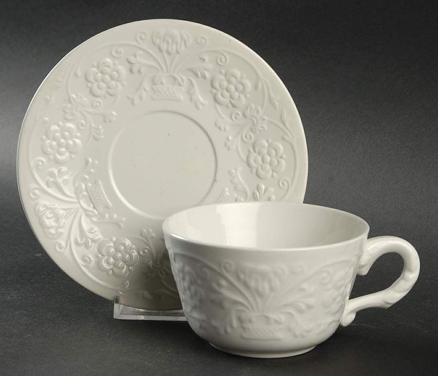 Renaissance Flat Cup & Saucer Set by Ginori 1735-1
