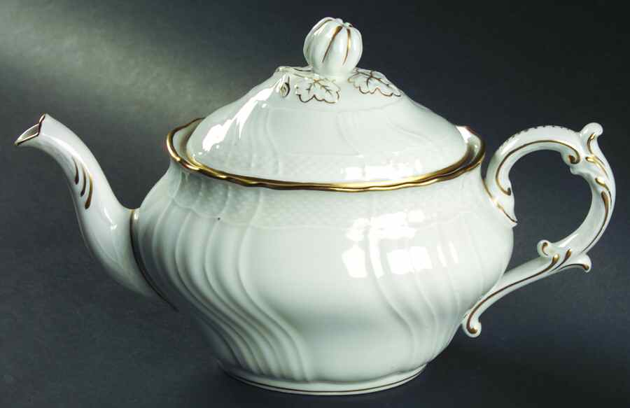 San Remo Teapot & Lid by Ginori 1735-1