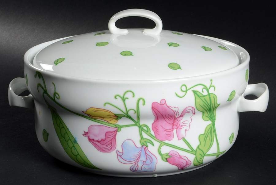 Sweet Pea 2.5 Qt Round Covered Casserole by Ginori 1735-1