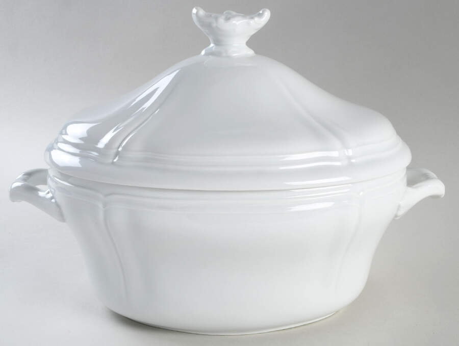White Antico Doccia Tureen &  Lid by Ginori 1735-1