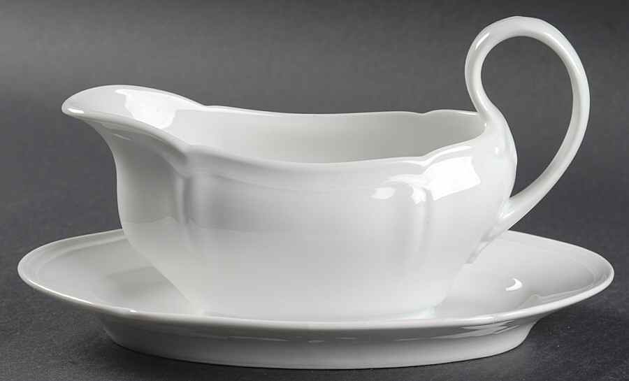 White Antico Doccia Gravy Boat with Attached Underplate by Ginori 1735-1