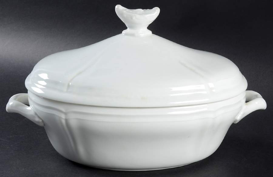 White Antico Doccia Oval Covered Vegetable by Ginori 1735-1