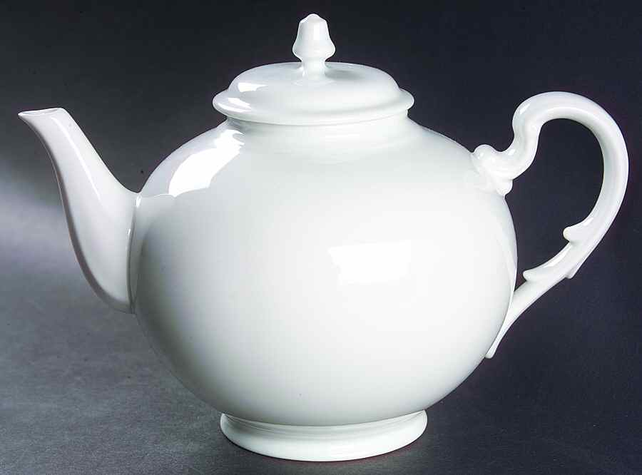 Museo White Teapot & Lid by Ginori 1735-1
