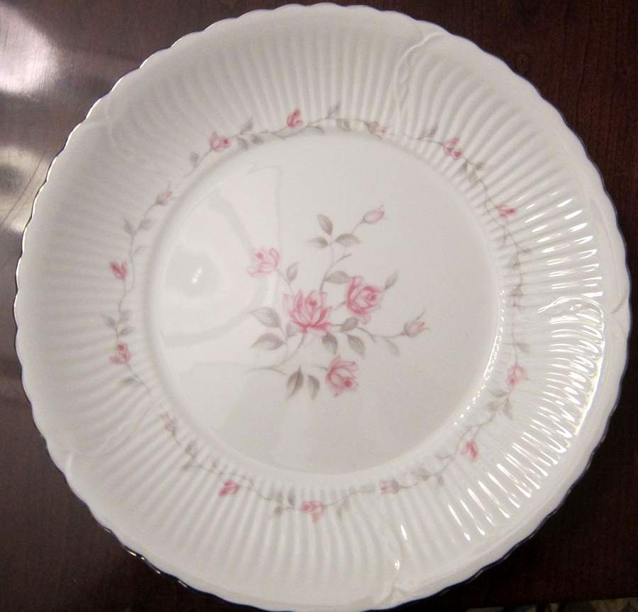 Hana Dinner Plate by Gold China-1
