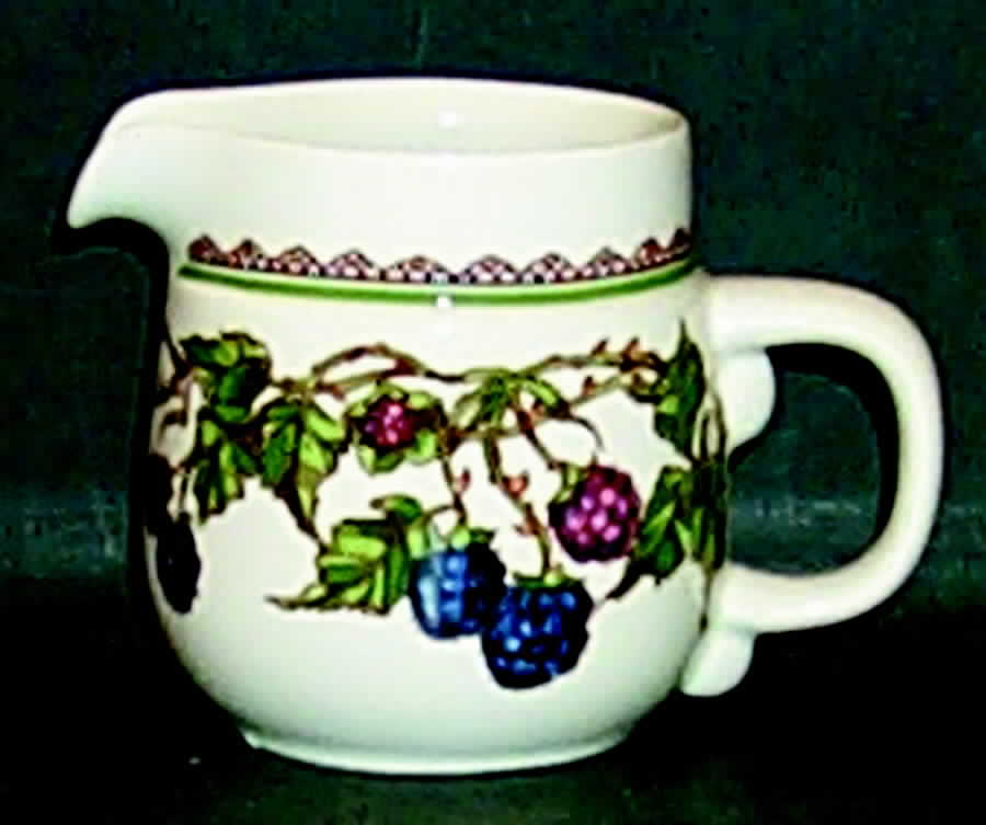 Brombeere Creamer by Goebel-1