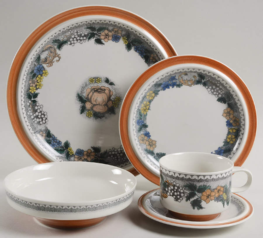 Burgund 5 Piece Place Setting by Goebel-1